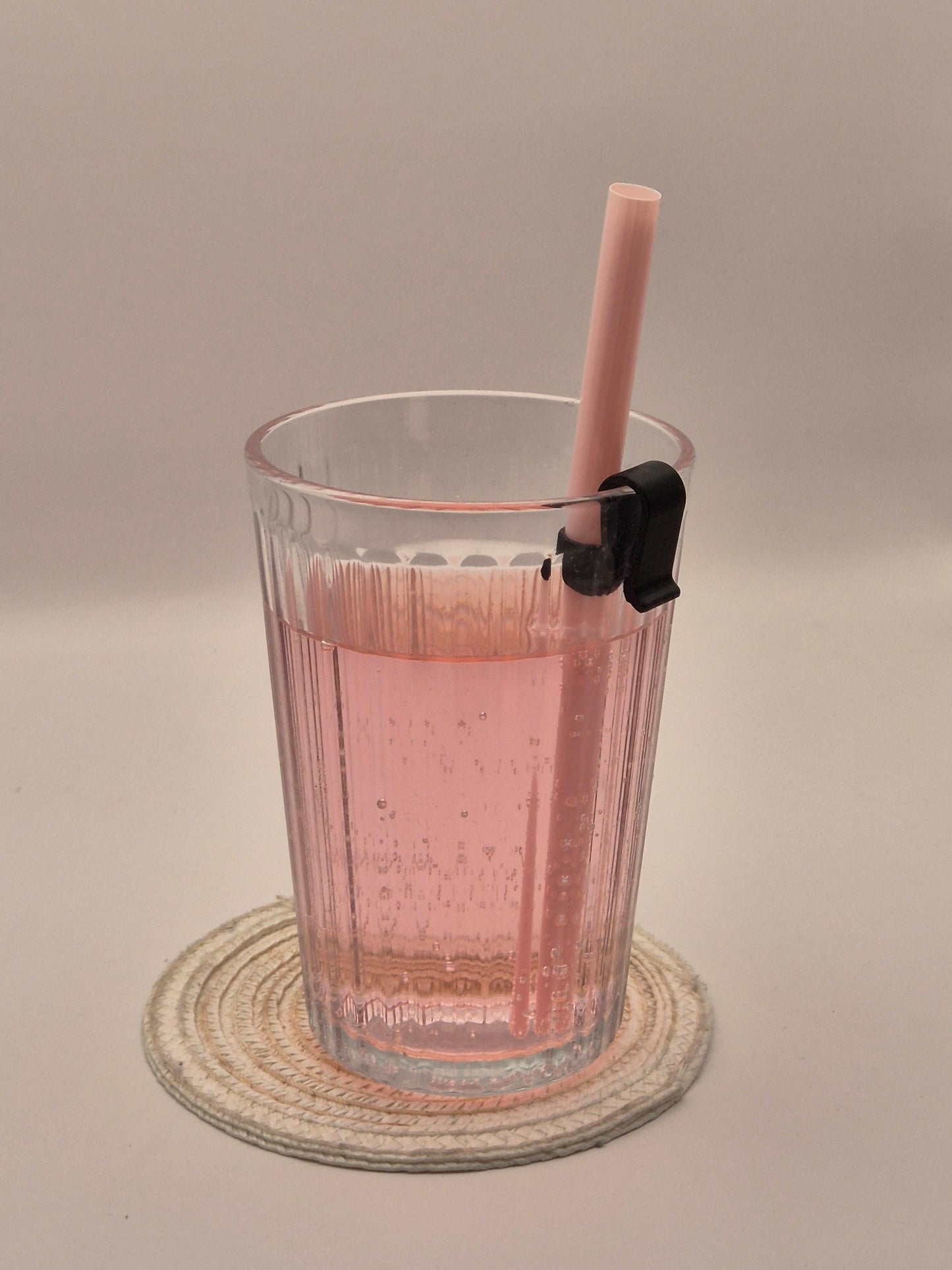 Rozlišovák / držák brčka na skleničku